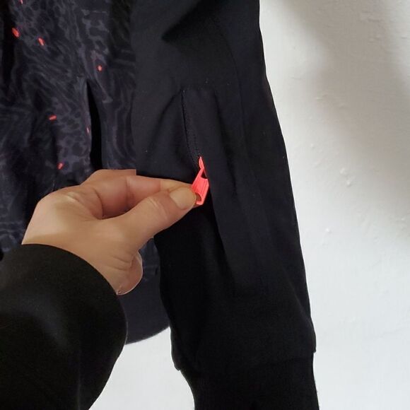 DC Squad 10K Women's Snow Jacket in Black & Orange - Picture 10 of 16